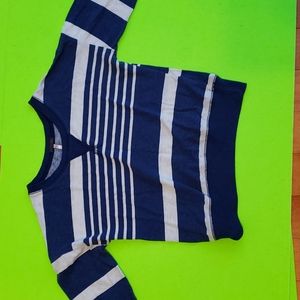 Long selves crop top